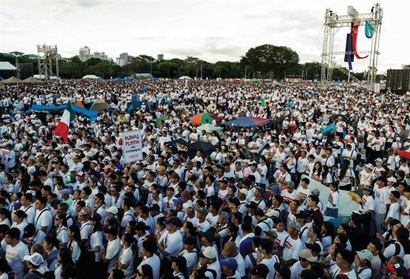 Thousands rally in Manila over flood-control scandal