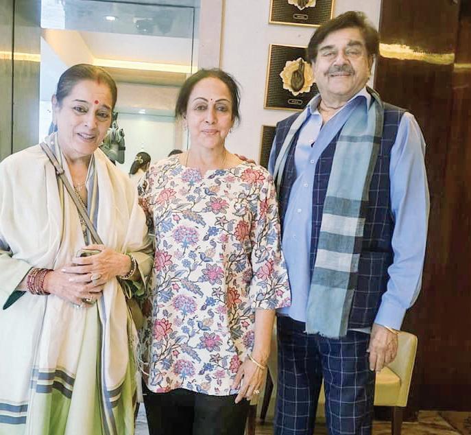 Shatrughan visits Hema Malini, checks on Dharmendra's wellbeing