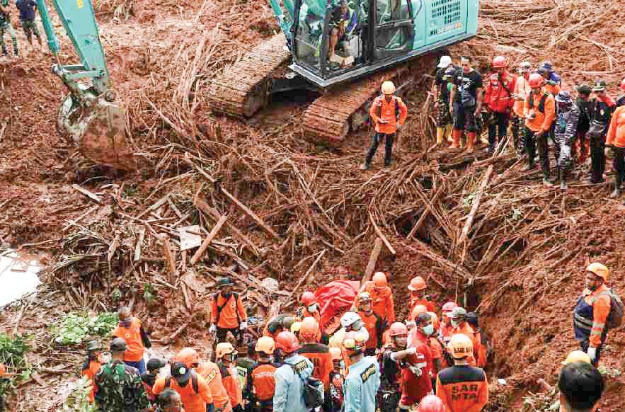 INDONESIAN LANDSLIDES KILLED18 PEOPLE