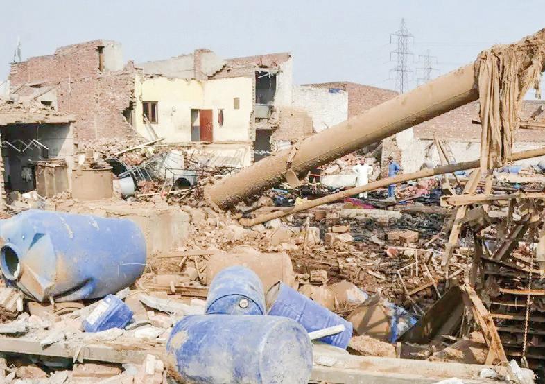 Pakistan: Explosion at glue factory kills 18