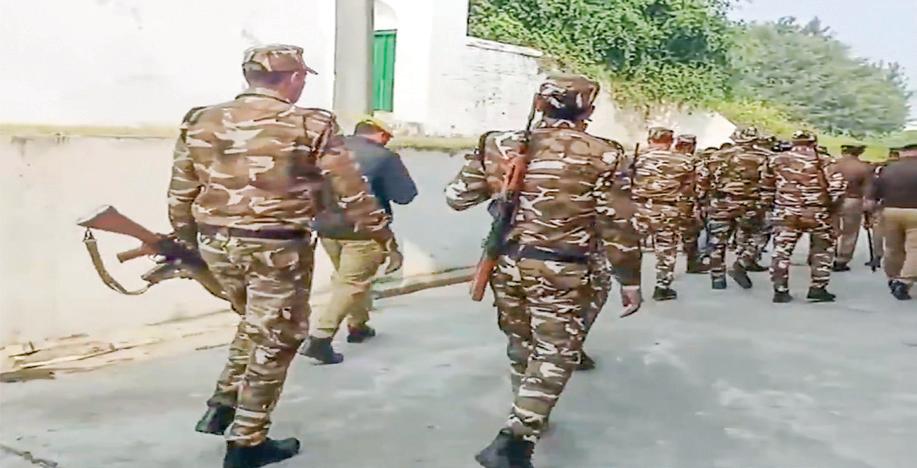 Cops hold flag march in Sambhal