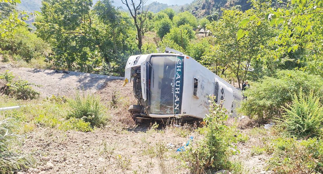 Tehri bus plunges into gorge, five dead and thirteen injured
