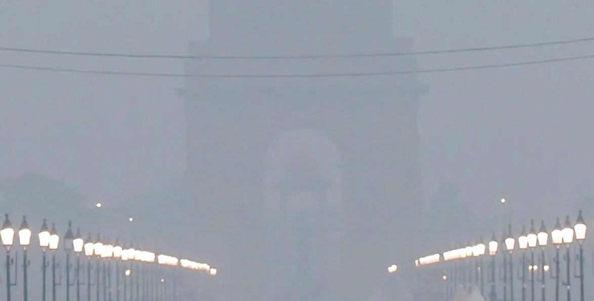 MORNING HAZE ENGULFS DELHI, AVERAGE AQI STANDS AT 396