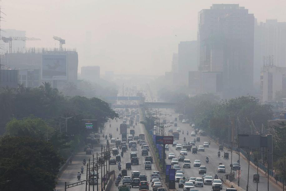 Smog engulfs Mumbai amid dip in air quality as pollution rises