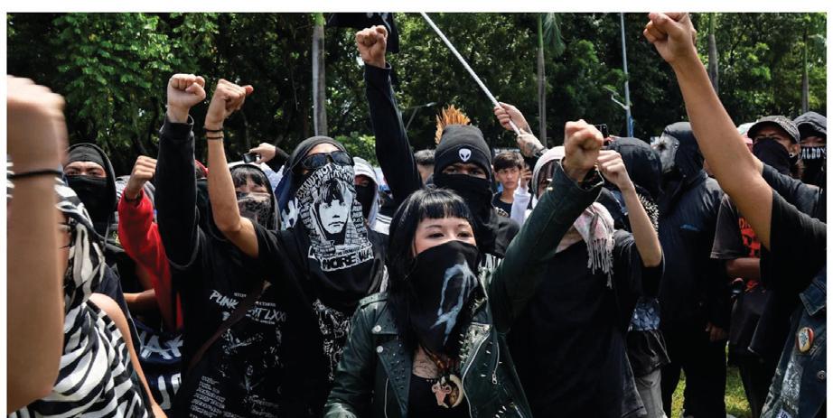 Thousands in Philippines protest corruption and demand return of stolen funds