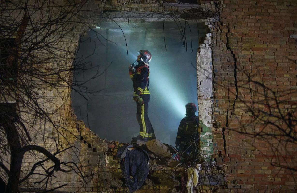 Russian attacks kill 3 as diplomatic efforts to end Ukraine war continue