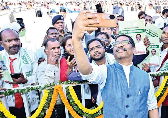 Speculation surges in Jharkhand: Soren-BJP deal, Congress split