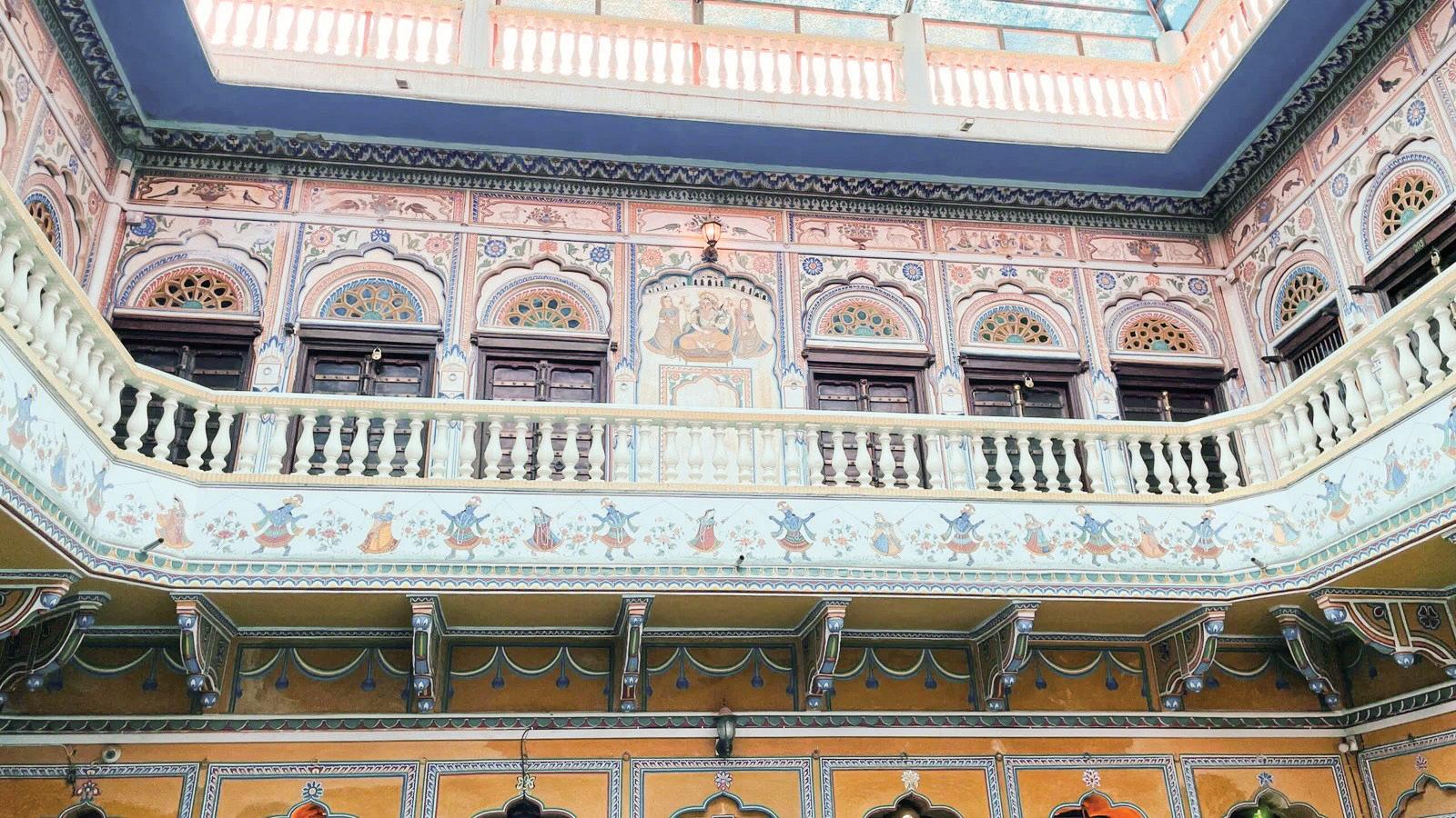 FRESCOES AND HAVELIS: EXPLORING MANDAWA'S ARTISTIC LEGACY