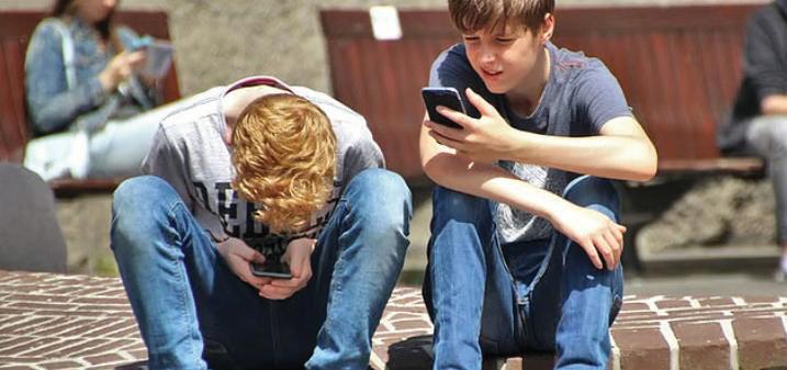 Israel bans mobile phones in primary schools