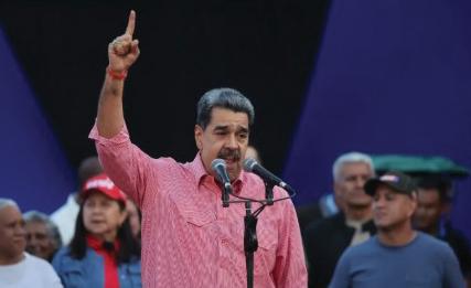 US slaps sanctions on Maduro relatives as Venezuela war fears build