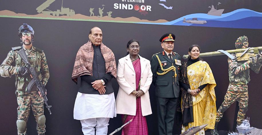 President Murmu remembers courage, sacrifice of 1971 War heroes on Vijay Diwas