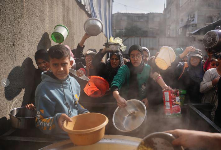 ISRAELI FORCES FIRE MORTAR INTO GAZA RESIDENTIAL AREA, WOUNDING AT LEAST 10