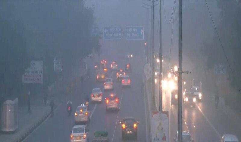 Delhi air quality remains 'very poor' at 387, thick smog persists in the city