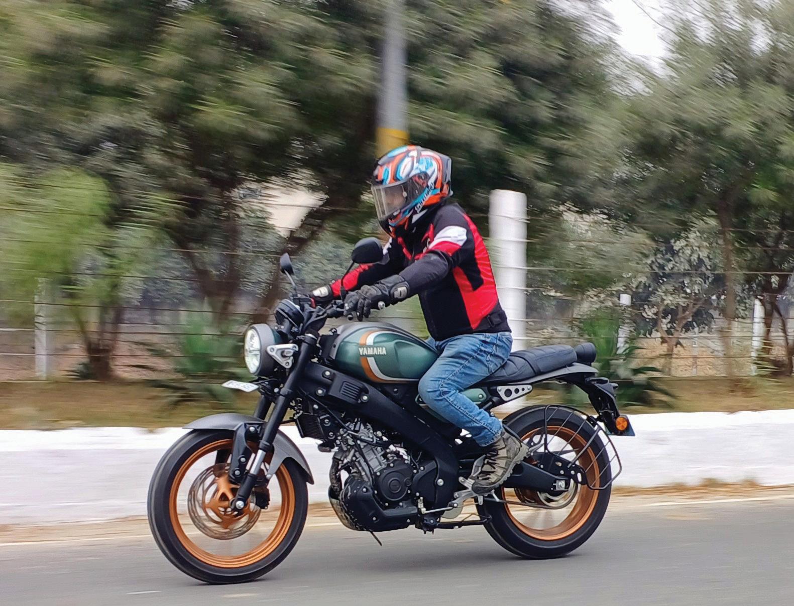 Review: Yamaha XSR 155 | RX-100, is that YOU?