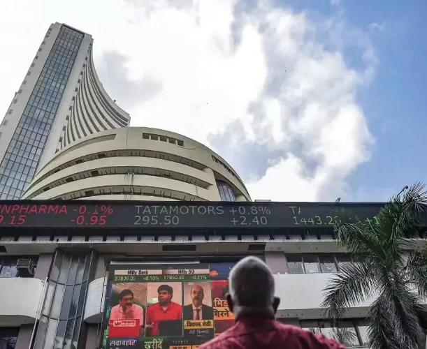 Stock market ends lower as investors remain in selling mode