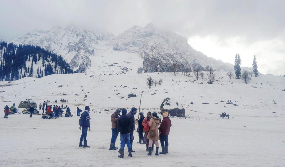 Kashmir welcomes New Year with tourists, snowfall & renewed hope