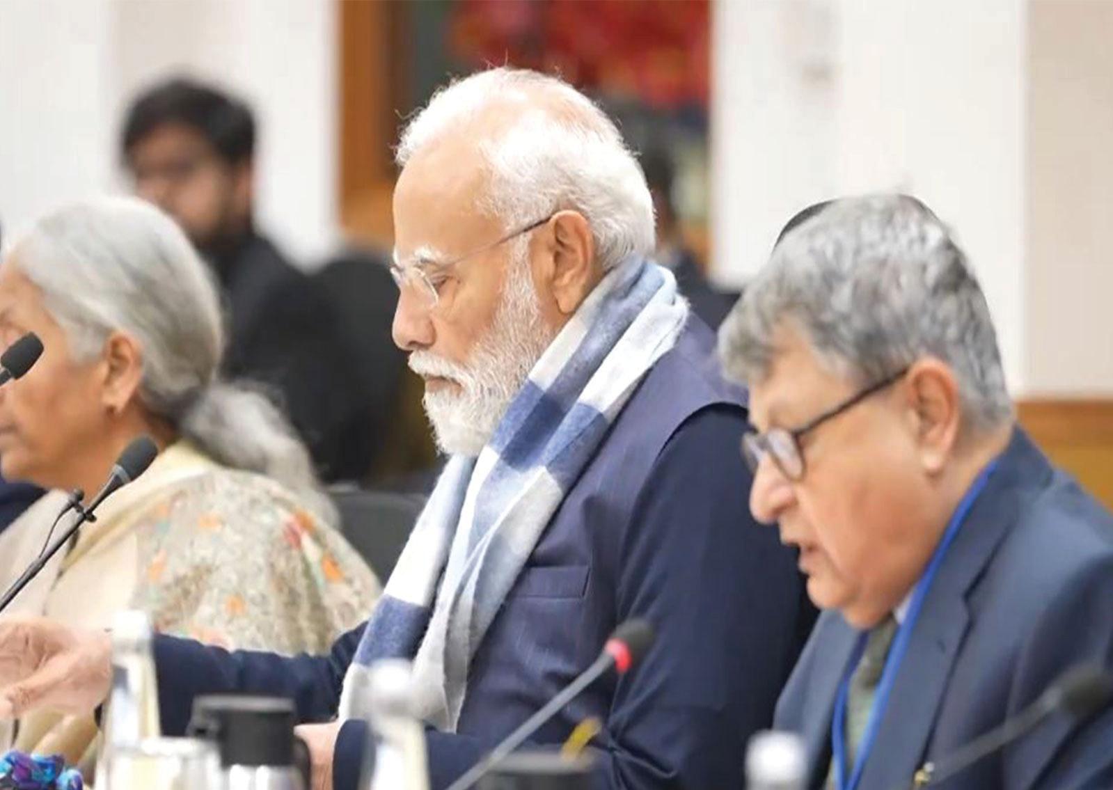 PM MODI CHAIRS PRE-BUDGET MEET WITH ECONOMISTS, STAKEHOLDERS