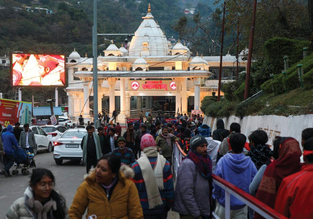 New year rush halts Vaishno Devi Yatra as footfall crosses 45,000