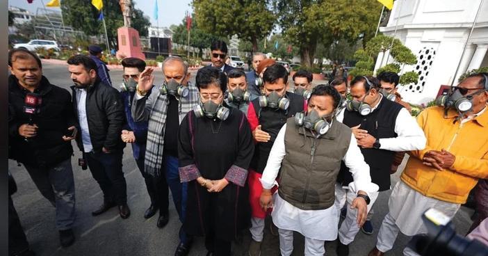 AAP protests in Delhi Assembly premises over rising air pollution