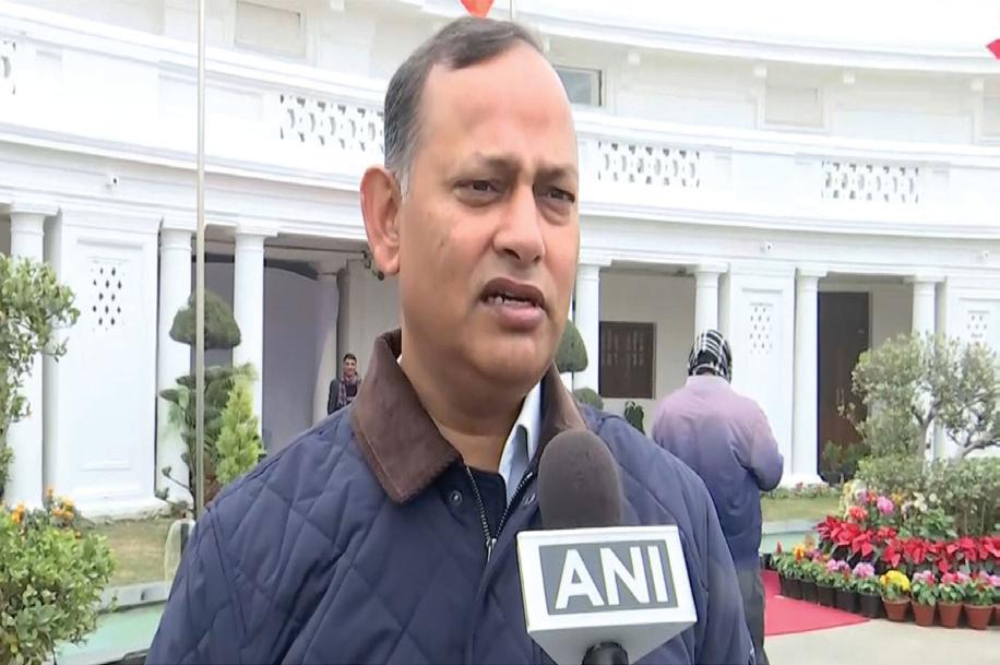 Minister Ravinder Indraj Singh slams AAP over pollution protest
