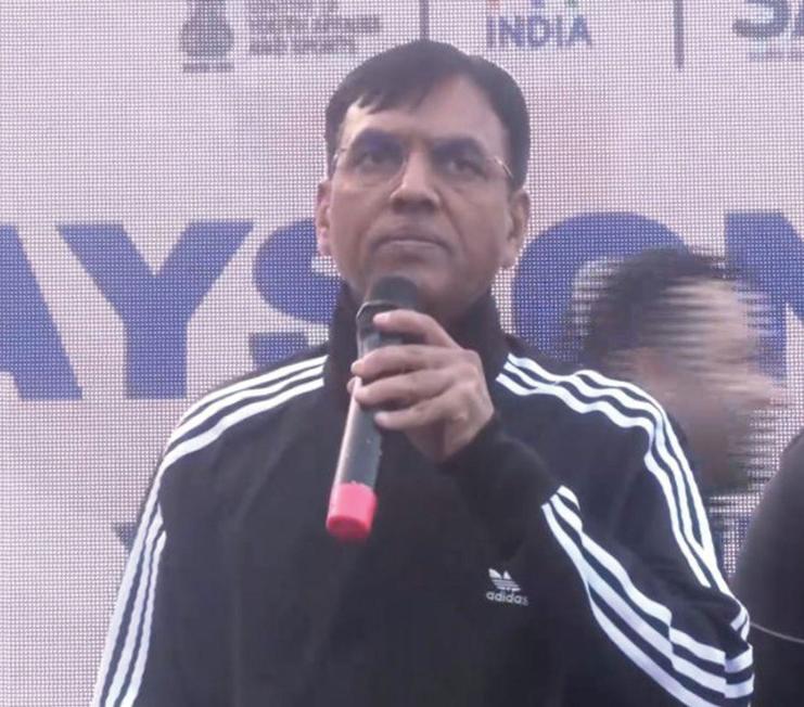 Top sports icons participate in fit India cycling
