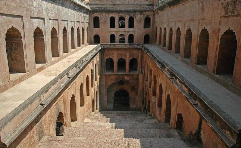 BHOOL BHULAIYA: THE TWISTY MAZE OF LUCKNOW