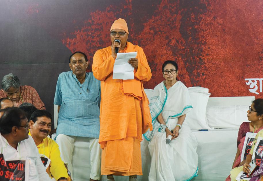 Mamata begins sit-in protest over SIR