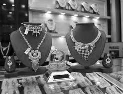 India gold demand ticks up as prices slip, China premiums ease