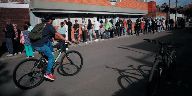 Colombia votes in pivotal presidential runoff