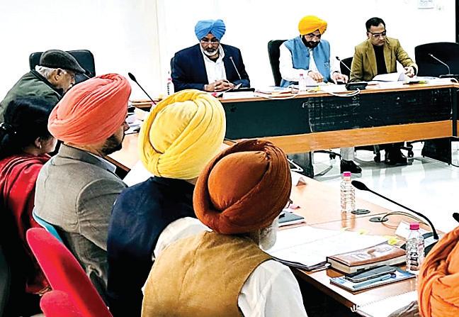 वजीफा योजना का लाभ लेने के लिए श्रमिक की दो साल की सेवा की शर्त समाप्तः सौंद