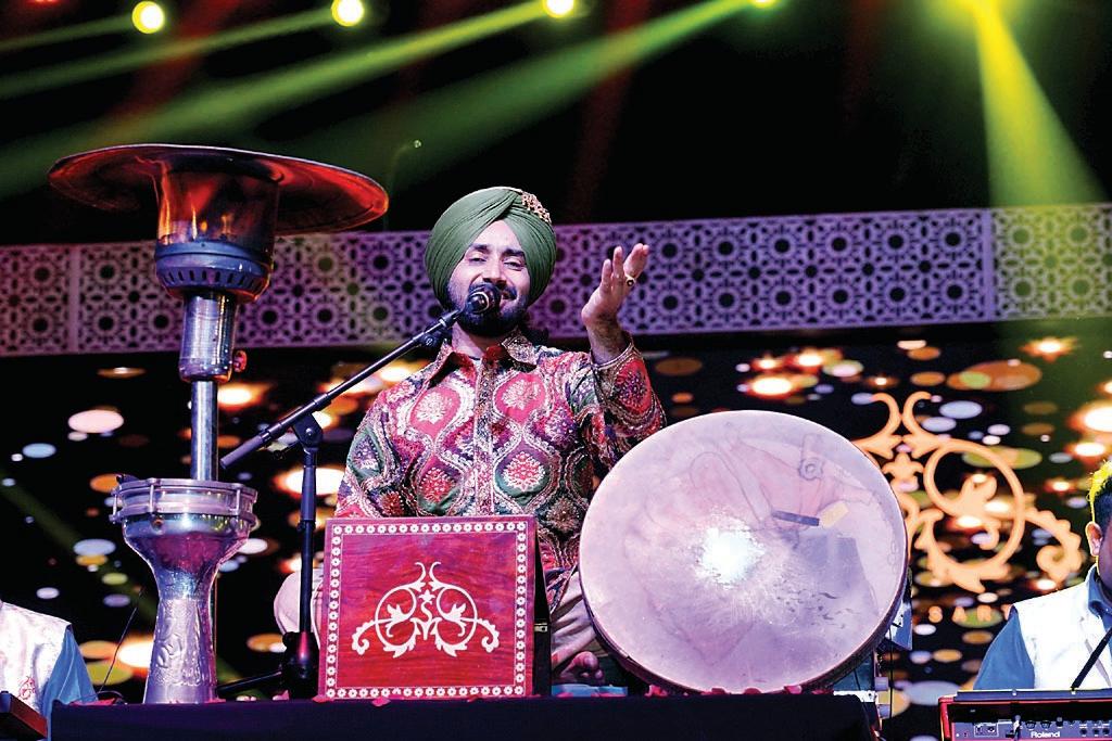 सूरजकुंड शिल्प मेले की पहली शाम रही सुप्रसिद्ध सूफी गायक सतिंदर सरताज के नाम