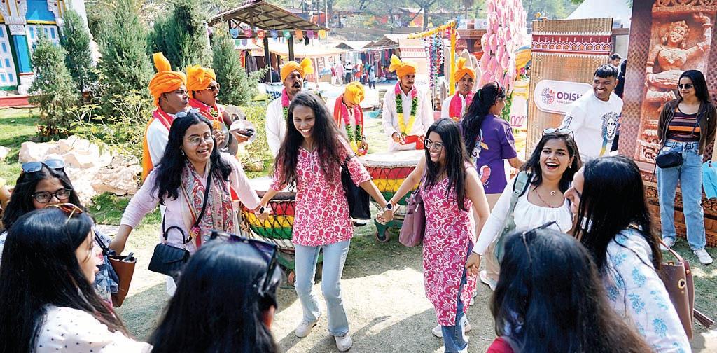 तू जो मिला.... हो गया सब हासिल... गीत से मेला परिसर में छा गया पापोन की आवाज का जादू