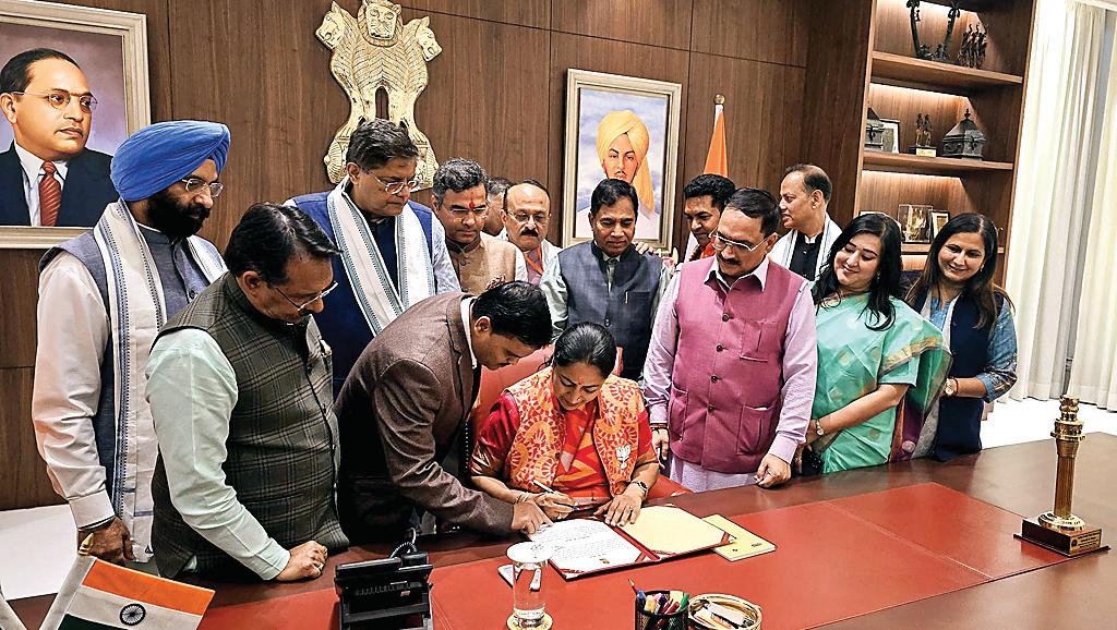 दिल्ली में अब 'रेखा सरकार'