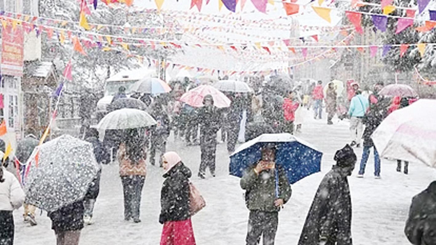 हिमाचल में बर्फबारी, हरियाणा-पंजाब में बूंदाबांदी, मुंबई में हीटवेव का अलर्ट