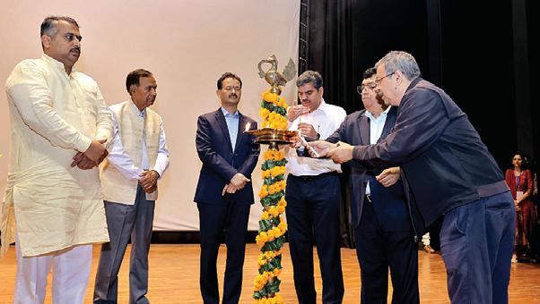 'विद्यार्थियों के लिए पुष्पों में हैं व्यापारिक संभावनाएं'