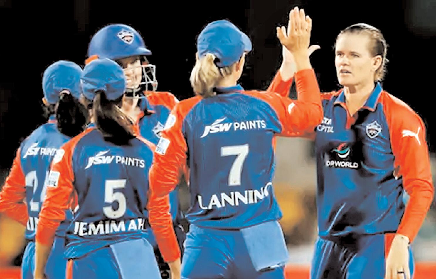 दिल्ली ने मुंबई को 9 विकेट से हराया