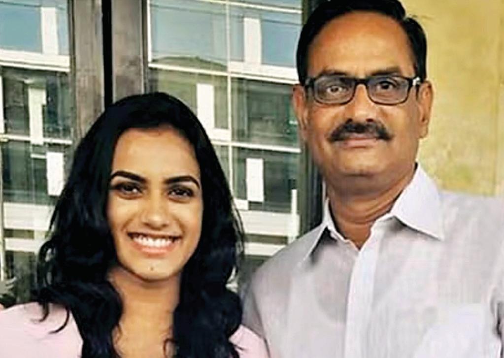 'आय कोई पैमाना नहीं, खेल सभी के लिए', पुलेला गोपीचंद के बयान पर सिंध के पिता रमन्ना की प्रतिक्रिया