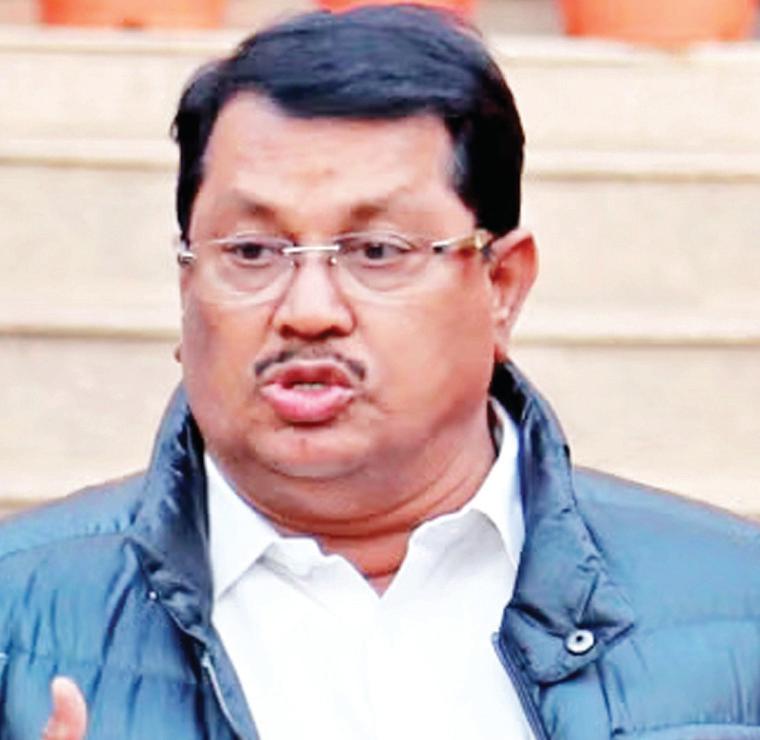 कांग्रेस बोली- फडणवीस गृह विभाग छोड़ें, महायुति सरकार को केंद्रीय मंत्री ने आईना दिखाया