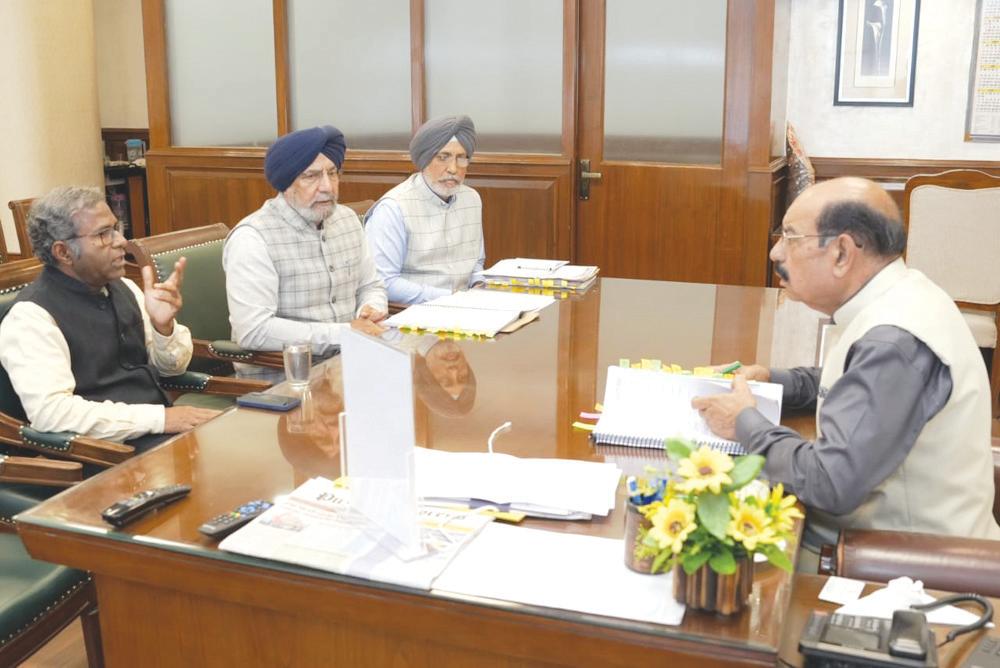 पूर्व सैनिकों और शहीदों के परिवारों के लिए प्रभावी ढंग से लागू की जाएं कल्याणकारी योजनाएं