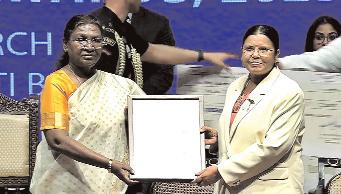 दिल्ली विश्वविद्यालय की प्रोफेसर को राष्ट्रपति ने प्रदान किया अनुसंधान पुरस्कार