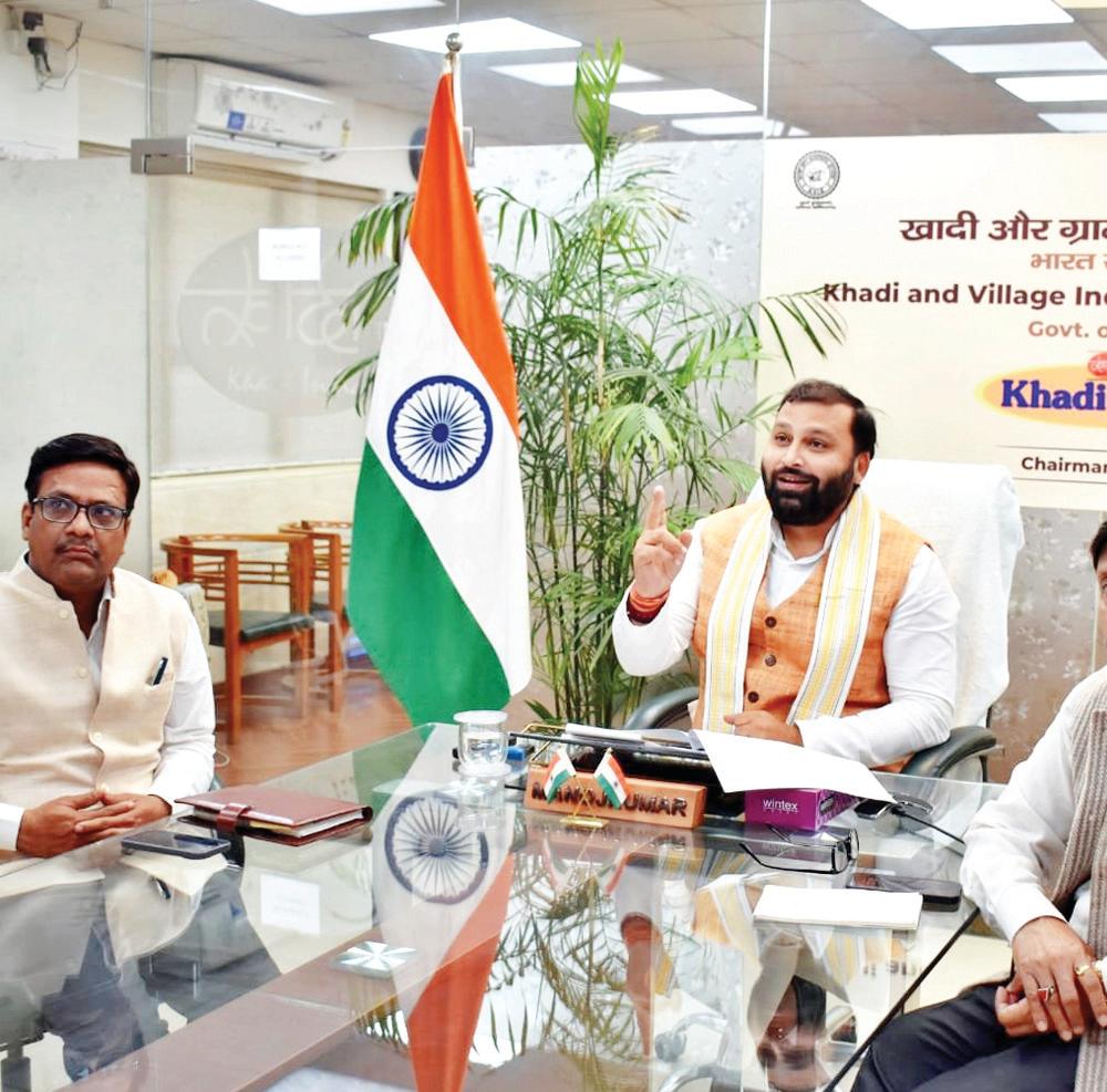 महाकुंभ में खादी उत्पादों की बिक्री 12 करोड़ रुपये से अधिक रहीः केवीआईसी चीफ