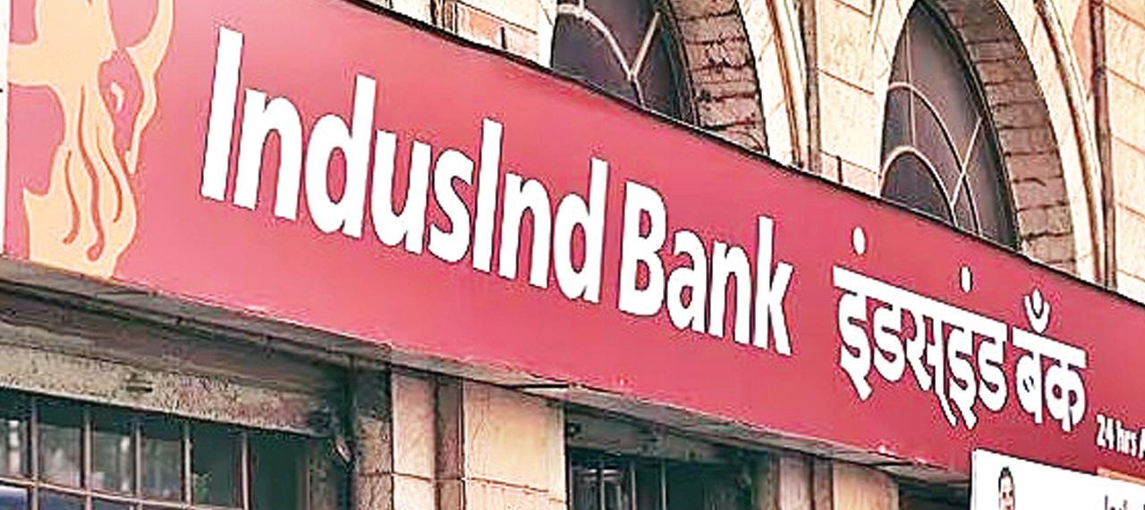 इंडसइंड बैंक के शेयर में 20 प्रतिशत का लोअर सर्किट, मार्केट वैल्यू में आई 14,000 करोड़ रुपये की गिरावट