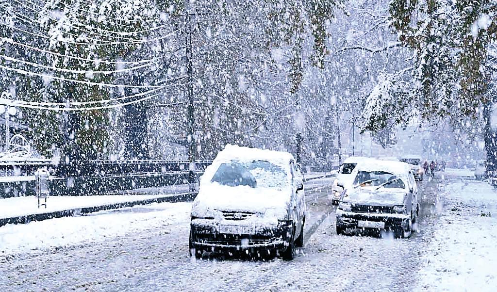 हिमाचल में पश्चिमी विक्षोभ सक्रिय, बारिश और बर्फबारी का अनुमान