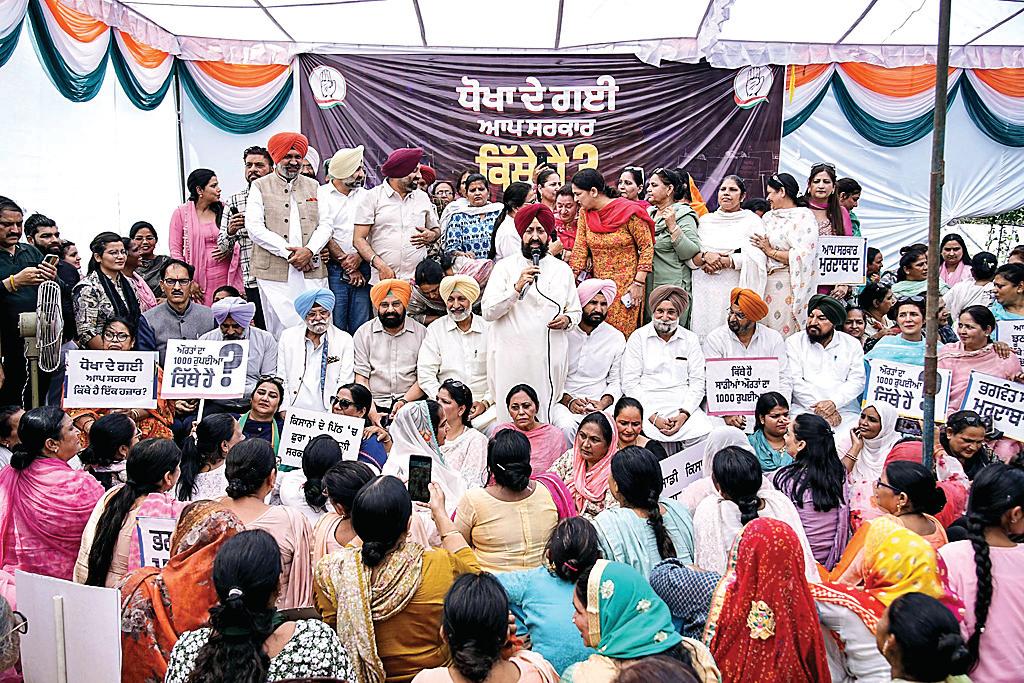 विधानसभा के बजट सत्र के पहले दिन कांग्रेस ने किसानों और जवानों के पक्ष में लगाए नारे