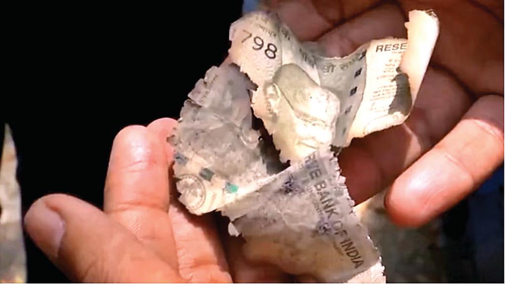 जस्टिस यशवंत वर्मा के घर के बाहर मिला जला हुआ मलबा, इसमें 500 का जला नोट भी