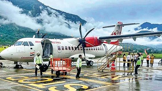 शिमला में लैंडिंग के दौरान इमरजेंसी ब्रेक से रुका प्लेन, हिमाचल के डिप्टी उट- डीजीपी भी थे सवार