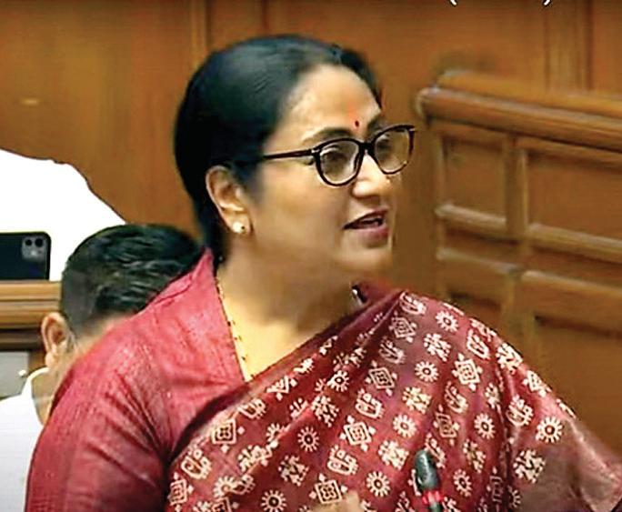 डीटीसी की कैग रिपोर्ट को लेकर चर्चा, आप सरकार ने घाटे में पहुंचाई डीटीसी: रेखा गुप्ता