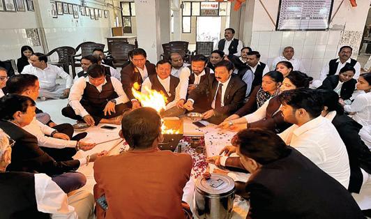 जिला न्यायालय परिसर में किया यज्ञ का आयोजन