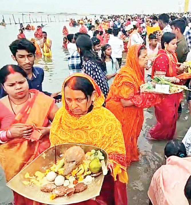 बिहार में लोक आस्था के महापर्व चैती छठ की धूम, गंगा घाटों पर उमड़े श्रद्धालु