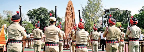 जलियांवाला बाग हत्याकांड: पीएम मोदी व अन्य नेताओं ने शहीदों को दी श्रद्धांजलि